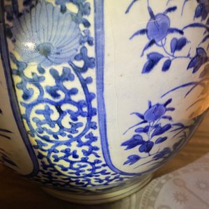 A large Japanese blue and white Arita bottle vase, Edo, 17th C. — 照片 17