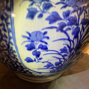 A large Japanese blue and white Arita bottle vase, Edo, 17th C. — 照片 9