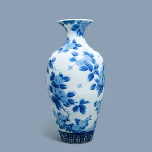 A large Japanese blue and white Arita vase, Meiji, 19th C. — photo 3
