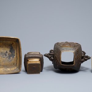 A large Japanese bronze incense burner on stand, Edo or Meiji, 19th C. — photo 9