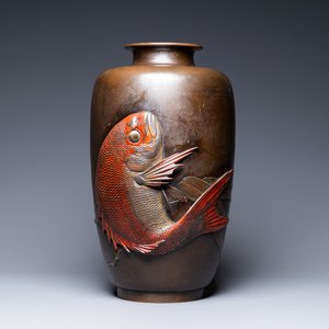A large Japanese bronze 'koi' vase, Meiji, 19th C. — 照片 1