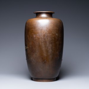 A large Japanese bronze 'koi' vase, Meiji, 19th C. — 照片 3