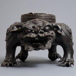 A large Japanese bronze model of a foo dog, Edo, 17/18th C. — 照片 2