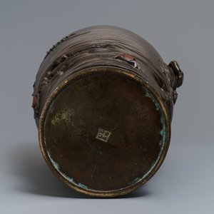 A large Japanese bronze vase with crab-fishing children, seal mark, Meiji, 19th C. — photo 6