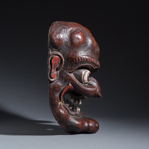 A large Japanese carved lacquered wooden mask — foto 5