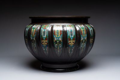 A large Japanese champlevé enamel bronze jardinière, Meiji, 19th C.