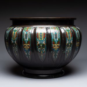 A large Japanese champlevé enamel bronze jardinière, Meiji, 19th C. — photo 1