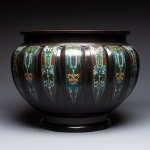 A large Japanese champlevé enamel bronze jardinière, Meiji, 19th C. — photo 3