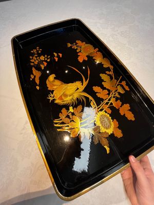 A large Japanese gilt-lacquered 'Rooster' tray, Meiji, ca. 1900 — photo 1