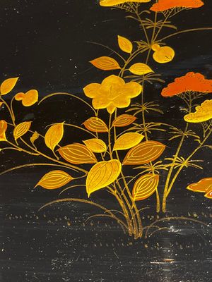 A large Japanese gilt-lacquered 'Rooster' tray, Meiji, ca. 1900 — photo 13