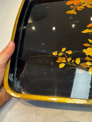 A large Japanese gilt-lacquered 'Rooster' tray, Meiji, ca. 1900 — photo 2