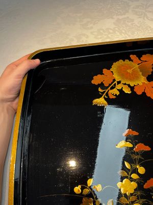 A large Japanese gilt-lacquered 'Rooster' tray, Meiji, ca. 1900 — photo 3