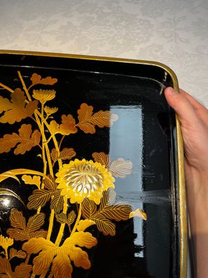 A large Japanese gilt-lacquered 'Rooster' tray, Meiji, ca. 1900 — photo 4