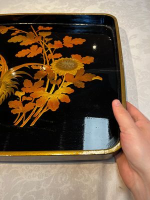A large Japanese gilt-lacquered 'Rooster' tray, Meiji, ca. 1900 — photo 5