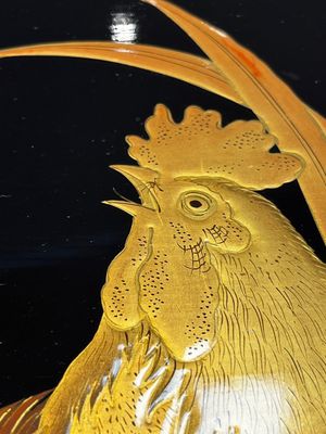 A large Japanese gilt-lacquered 'Rooster' tray, Meiji, ca. 1900 — photo 9