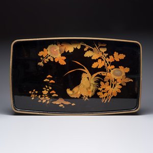 A large Japanese gilt-lacquered 'Rooster' tray, Meiji, ca. 1900 — photo 1