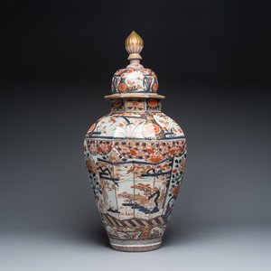 A large Japanese Imari covered vase with landscape design — foto 2