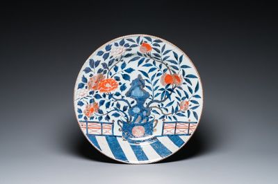 A large Japanese Imari dish, Edo, 18th C.