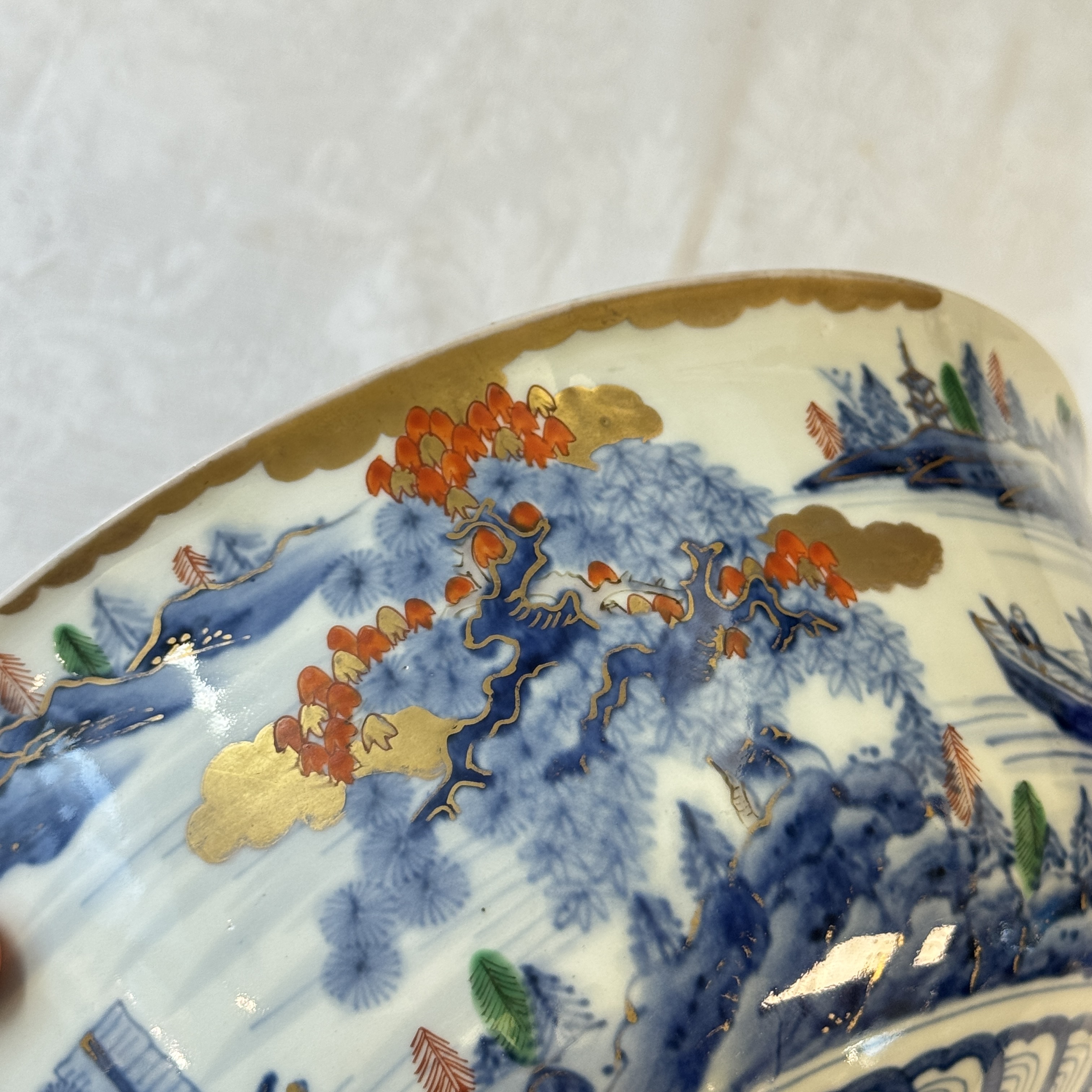 A large Japanese Imari 'Landscape' bowl — foto 11