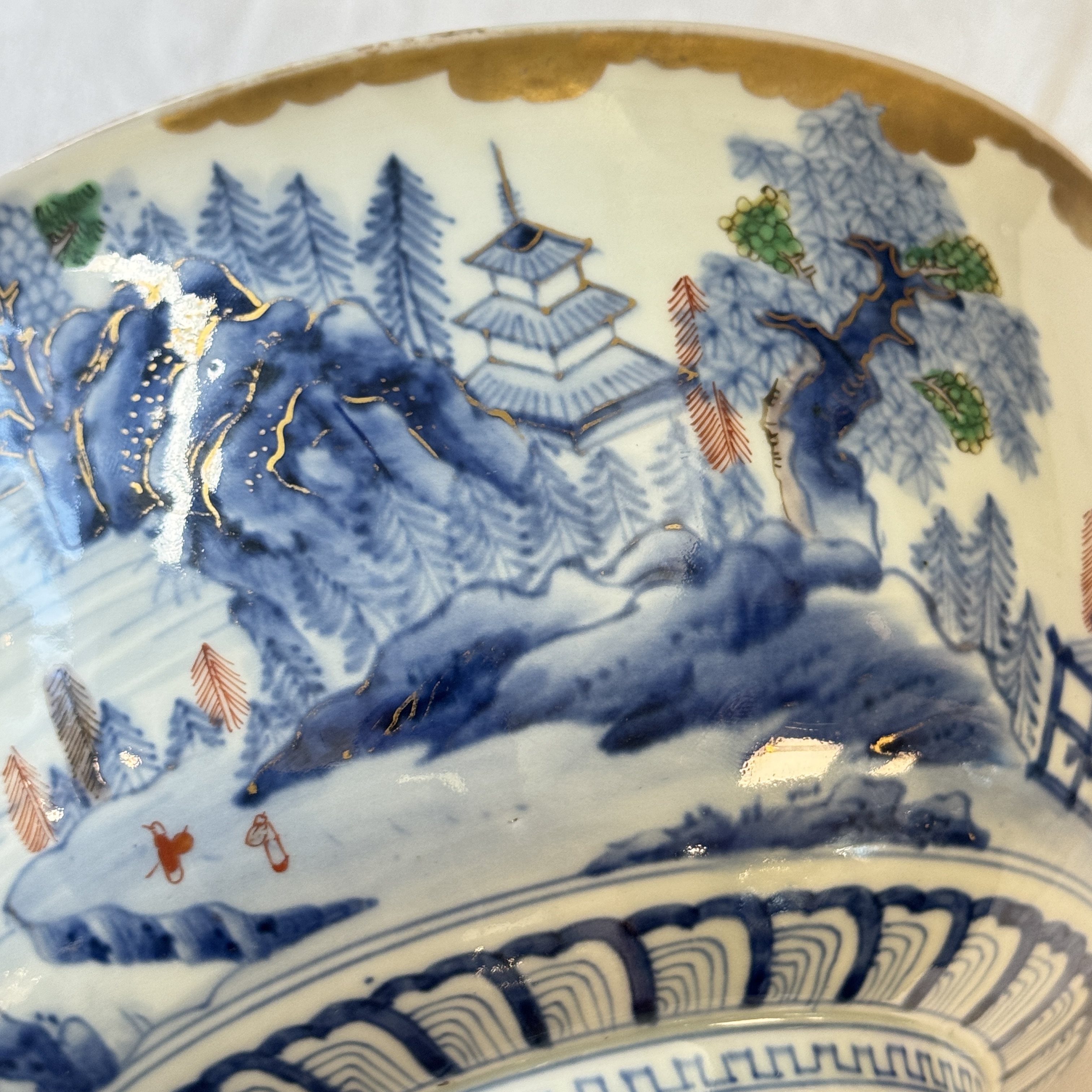A large Japanese Imari 'Landscape' bowl — foto 12