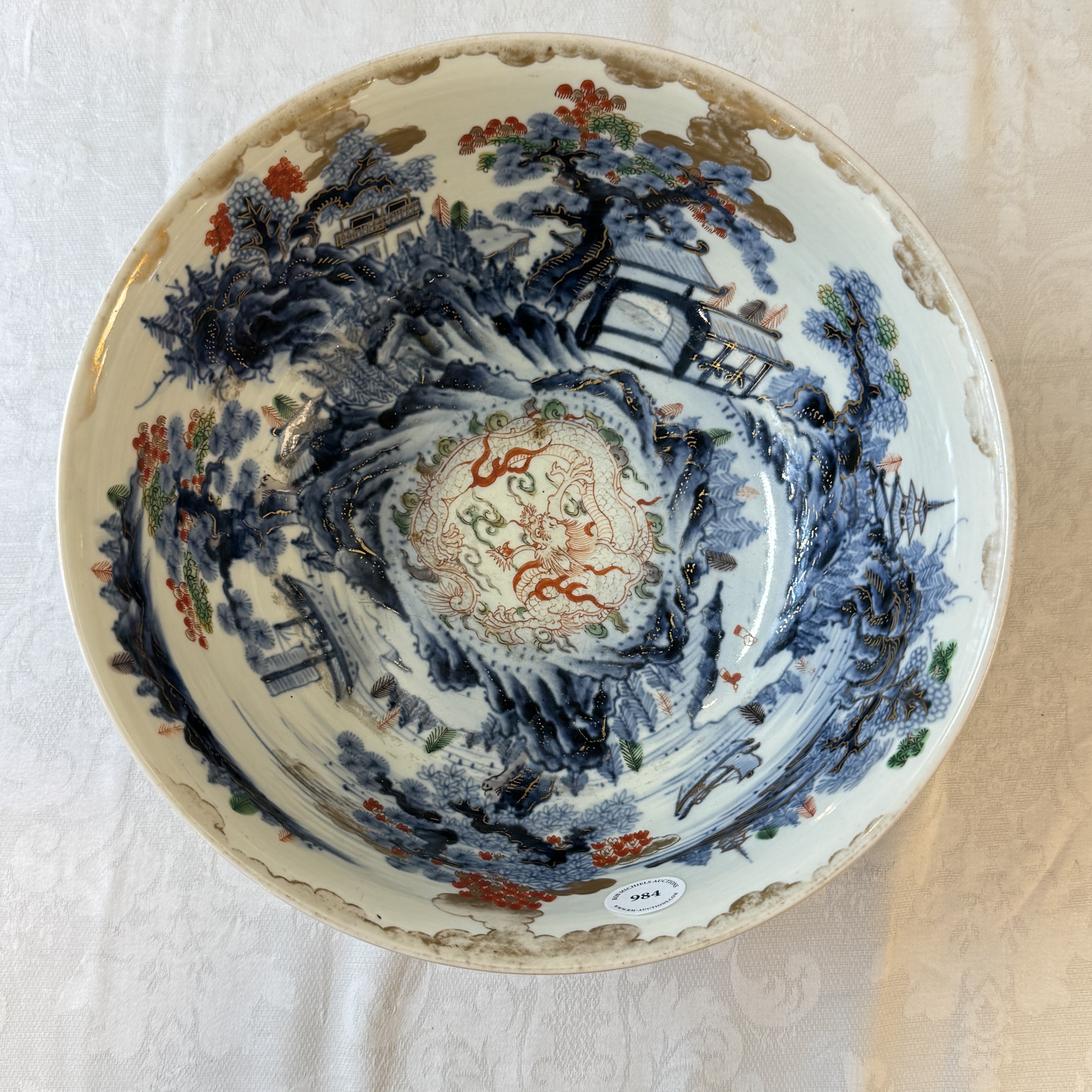 A large Japanese Imari 'Landscape' bowl — foto 1