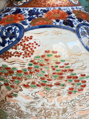 A large Japanese Imari 'Shishi Lions' vase, Kutani Taniguchi 九谷 谷口 mark, Meiji, 19th C. — 照片 2