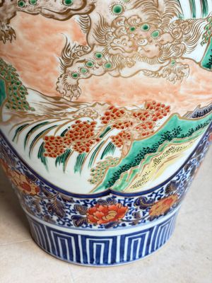 A large Japanese Imari 'Shishi Lions' vase, Kutani Taniguchi 九谷 谷口 mark, Meiji, 19th C. — 照片 3