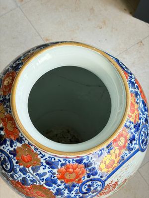 A large Japanese Imari 'Shishi Lions' vase, Kutani Taniguchi 九谷 谷口 mark, Meiji, 19th C. — 照片 9