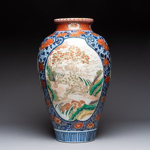 A large Japanese Imari 'Shishi Lions' vase, Kutani Taniguchi 九谷 谷口 mark, Meiji, 19th C. — 照片 1