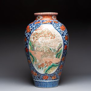 A large Japanese Imari 'Shishi Lions' vase, Kutani Taniguchi 九谷 谷口 mark, Meiji, 19th C. — 照片 2