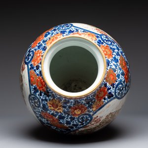 A large Japanese Imari 'Shishi Lions' vase, Kutani Taniguchi 九谷 谷口 mark, Meiji, 19th C. — 照片 4