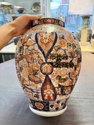 A large Japanese Imari vase and cover, Meiji, 19th C. — foto 2