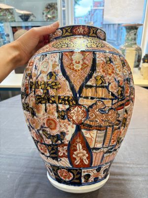 A large Japanese Imari vase and cover, Meiji, 19th C. — foto 3