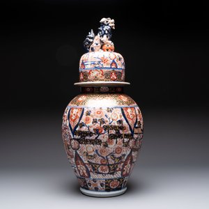 A large Japanese Imari vase and cover, Meiji, 19th C. — foto 3