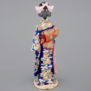 A large Japanese Kutani figure of a bijin, Meiji, 19th C. — photo 2