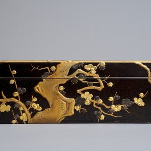A large Japanese lacquer 'suzuribako' with prunus design, Edo or Meiji, 18/19th C. — 照片 4