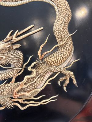 A large Japanese mother-of-pearl and bone-inlaid lacquer 'dragon' dish, Meiji, 19th C. — photo 3