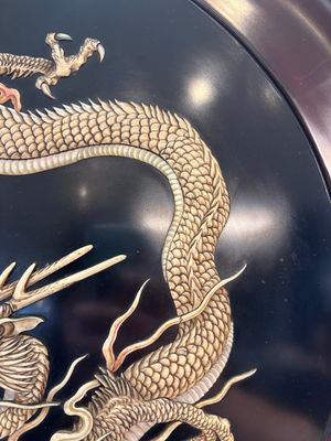 A large Japanese mother-of-pearl and bone-inlaid lacquer 'dragon' dish, Meiji, 19th C. — photo 4