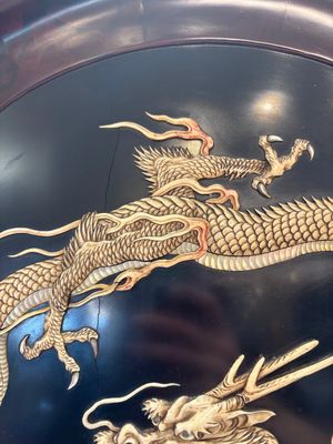 A large Japanese mother-of-pearl and bone-inlaid lacquer 'dragon' dish, Meiji, 19th C. — photo 6