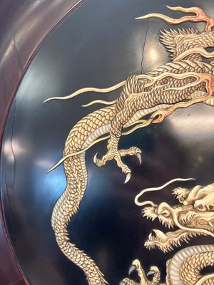 A large Japanese mother-of-pearl and bone-inlaid lacquer 'dragon' dish, Meiji, 19th C. — photo 7