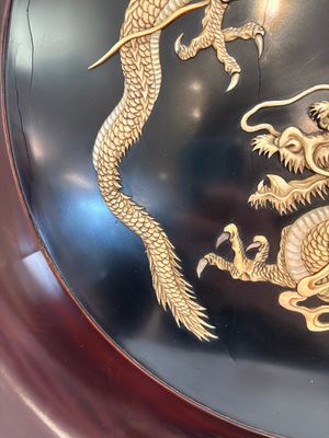 A large Japanese mother-of-pearl and bone-inlaid lacquer 'dragon' dish, Meiji, 19th C. — photo 8