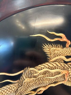 A large Japanese mother-of-pearl and bone-inlaid lacquer 'dragon' dish, Meiji, 19th C. — photo 10