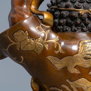 A large Japanese parcel-gilt bronze okimono of Benkei holding a koro or incense burner, attr. to Miyao Eisuke, Meiji, ca. 1900 — 照片 21