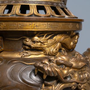 A large Japanese parcel-gilt bronze okimono of Benkei holding a koro or incense burner, attr. to Miyao Eisuke, Meiji, ca. 1900 — 照片 31