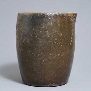 A large Japanese salt glaze stoneware pouring vessel, Meiji/Showa, 19/20th C. — 照片 4