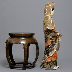 A large Japanese Satsuma figure of Kannon on laquered wooden stand, Meiji, 19/20th C. — photo 3