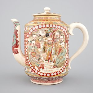 A large Japanese Satsuma porcelain teapot, 19th C — photo 2