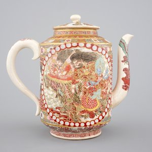 A large Japanese Satsuma porcelain teapot, 19th C — photo 4