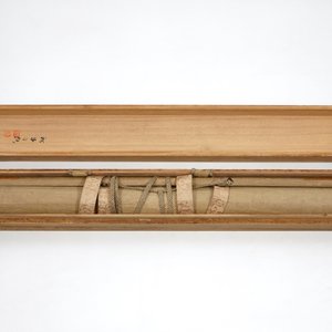 A large Japanese scroll painting in a wooden box, 19/20th C. — photo 4