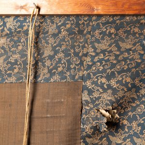 A large Japanese silk embroidery with landscape medallions, Meiji, 19th C. — 照片 5